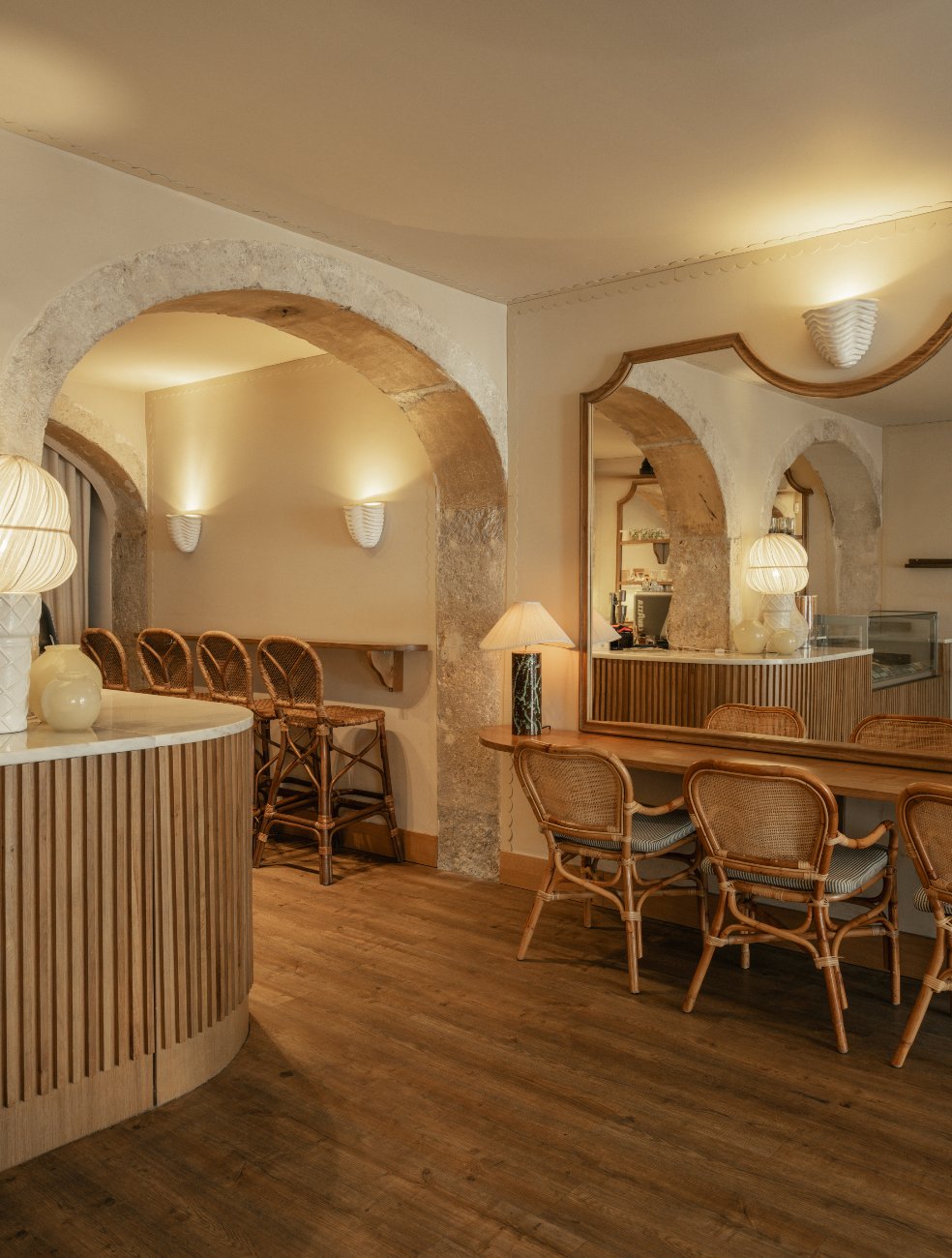 Inside Giola Rua do Comércio — arches and wooden counter