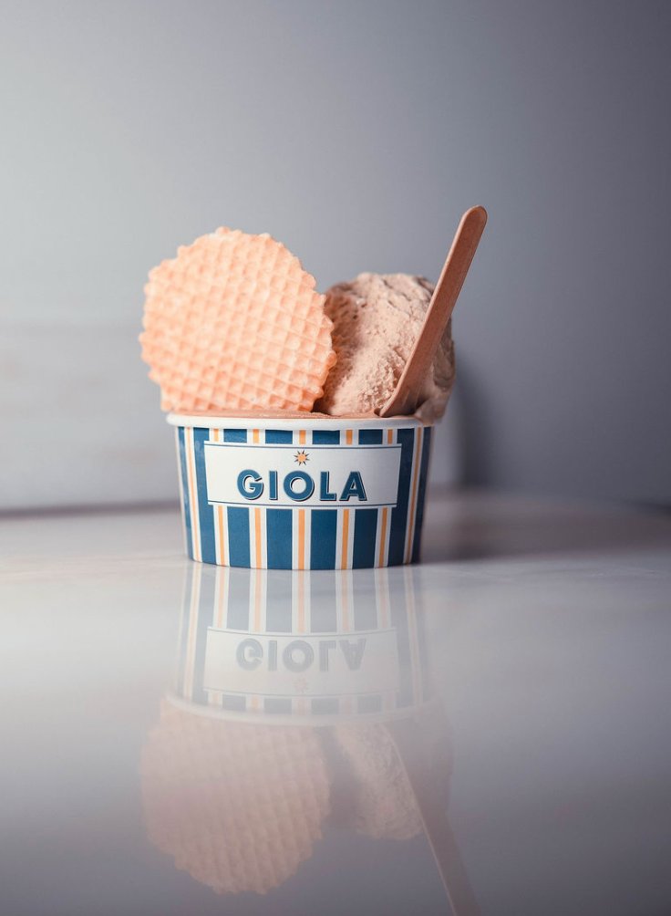 GIOLA striped cup with chocolate gelato and wafer